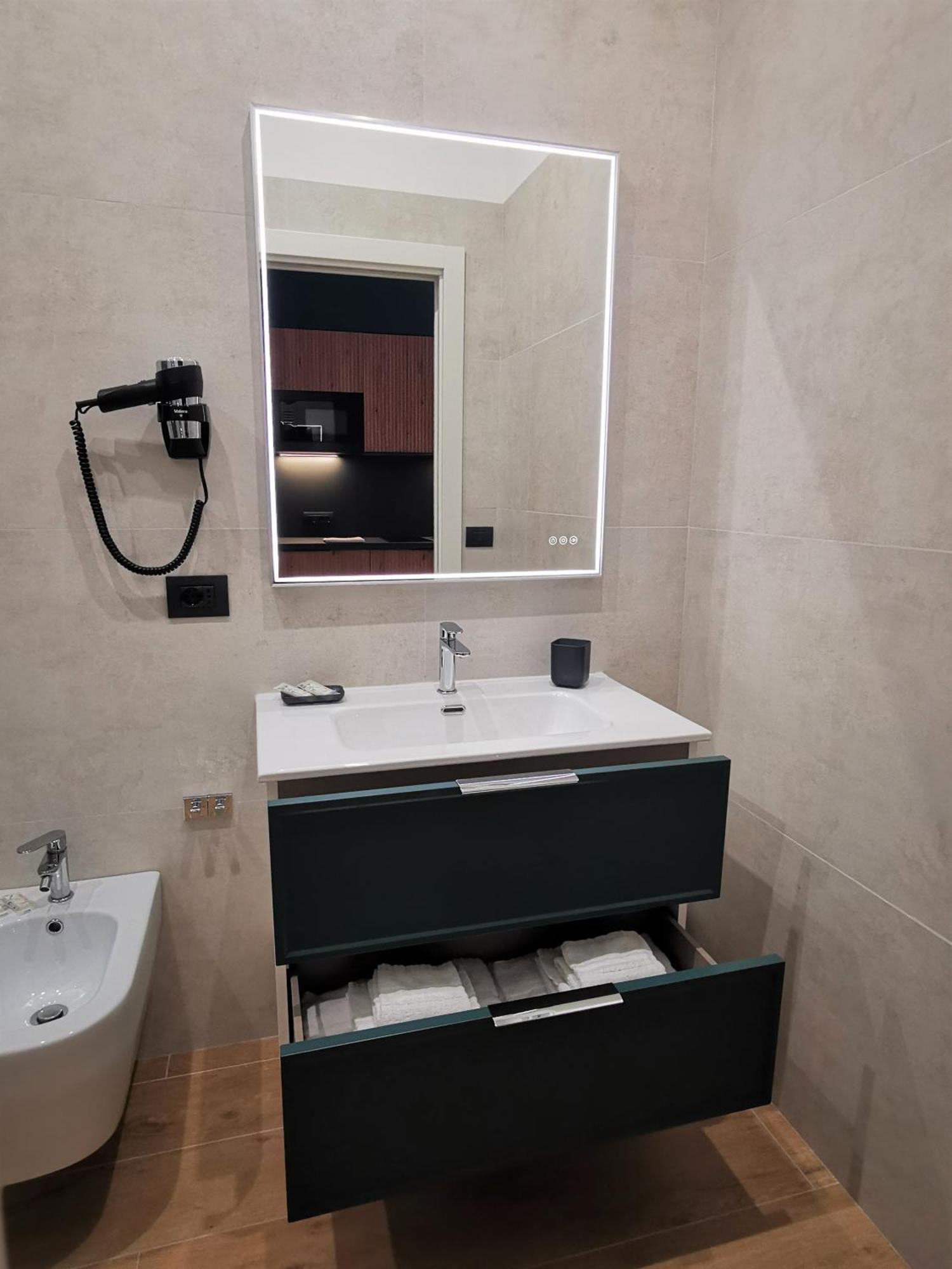Cattaro 65 - Flexible Check-In Apartments Bari Exterior photo